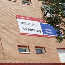 Imagen del exterior del Instituto Neil Armstrong en Valdemoro. | RUBÉN MÚÑOZ (EFE)