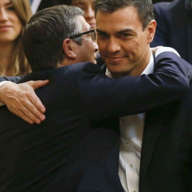 Pedro Sánchez y Patxi López. EFE