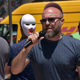 Luis Miguel Lorente, dirigiendo una protesta de la ARP contra el comisario Alfonso Cid en Alicante.