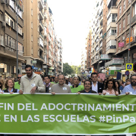 Manifestación en Murcia a favor del veto parental propuesto por Vox. Twitter.