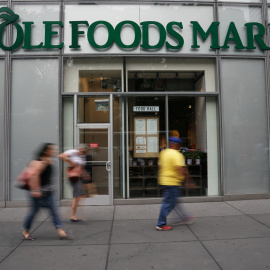 Una tiende de la cadena de supermercados Whole Foods  en Manhattan. REUTERS/Carlo Allegri