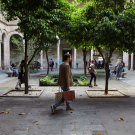 Pati de la seu central de la Universitat de Barcelona. UB