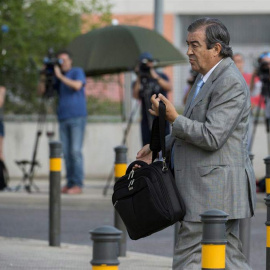 El exdirigente del PP y exvicepresidente del Gobierno Francisco Álvarez-Cascos, a su llegada a la a la sede de la Audiencia Nacional donde se celebra el juicio de la Gürtel. | FERNANDO VILLAR (REUTERS)