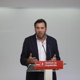 El nuevo portavoz de la ejecutiva del PSOE, Óscar Puente, durante la rueda de prensa posterior a la primera reunión de la Ejecutiva surgida del 39 Congreso Federal. EFE/Emilio Naranjo