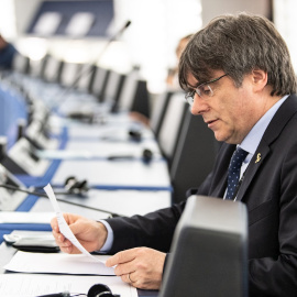 13/01 / 2020.- El expresidente catalán Carles Puigdemont espera su primera sesión plenaria como miembro del Parlamento Europeo en Estrasburgo, Francia, el 13 de enero de 2020. (Francia, España, Estrasburgo) EFE / EPA / PATRICK SEEGER