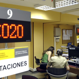 En la imagen, interior de una oficina de empleo de Valladolid. EFE/Archivo