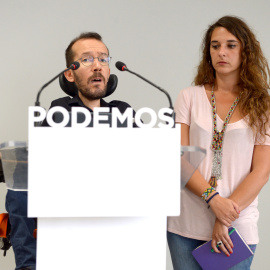 El secretario de Organización de Podemos, Pablo Echenique, y la secretaria de Participación, Noelia Vera.