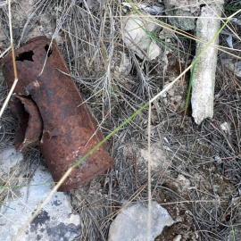 Restes de la Guerra Civil que es troben a la zona afecta pel projecte de parc eòlic. ACN