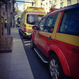 Ambulancias del servicio de emergencias en la Gran Vía madrileña. / 112