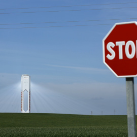 Torre de Abengoa en su planta solar Solucar, en Sanlucar la Mayor, cerca de Sevilla. REUTERS