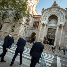 23/09/2020.- El presidente de la Generalitat, Quim Torra (i), a su llegada este miércoles al Tribunal Superior de Justicia de Cataluña (TSJC) que investiga su segunda causa por desobediencia por desoír una orden judicial para que retirara de la General