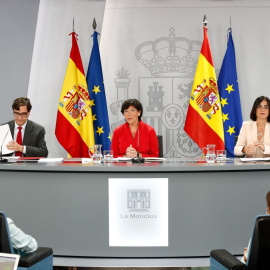 El ministro de Sanidad, Salvador Illa, la ministra de Educación y Formación Profesional, Isabel Celaá y la ministra de Política Territorial y Función Pública, Carolina Darias, durante su comparecencia ante los medios tras la Conferencia multisectori