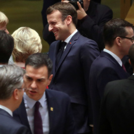 El presidente de Francia, Emmanuel Macron, la canciller alemana, Angela Merkel, el presidente del Gobierno español, Pedro Sánchez, el primer ministro de Polonia, Mateusz Morawiecki, y el de Bulgaria, Boyko Borissov, entre otros, conversan antes del comi