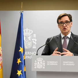 El ministro de Sanidad, Salvador Illa, ofrece una rueda de prensa este lunes en Madrid, donde ha anunciado que hasta la fecha hay un total de 28 fallecidos con coronavirus en España. /EFE