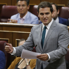 El líder de Ciudadanos, Albert Rivera, durante su intervención en la sesión de control al Gobierno el Congreso de los Diputados. EFE/Kiko Huesca