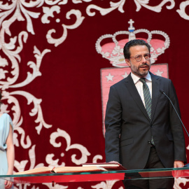 El exconsejero de Sanidad Javier Fernández-Lasquetty, jura el cargo como consejero de Hacienda y Función Pública de la Comunidad de Madrid, durante el acto de toma de posesión de los consejeros del nuevo Ejecutivo del gobierno de la comunidad. Jesús 