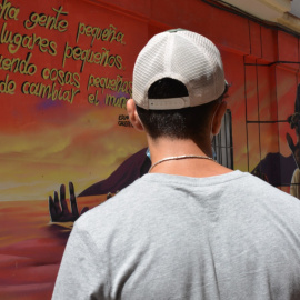 Oussama, en la puerta de la Asociación Marroquí por la Integración, en Málaga.- CEDIDA