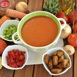 Receta de gazpacho andaluz, una de las sopas frías favoritas de Caius Apicius. / MARCAESPANA.ES