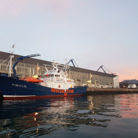 El barco Aita Mari, de la ONG Salvamento Maritímo Humanitario, amarrado en el puerto de Pasaia, Guipúzcoa-. SMH