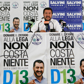 El lider del partido ultraderechista Liga Norte, Matteo Salvini, en una rueda de prensa en Milán. REUTERS/Alessandro Garofalo