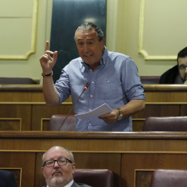 El diputado de Compromis Joan Baldoví, durante su intervención en la sesión de control al Gobierno en el Congreso de los Diputados. EFE/Kiko Huesca