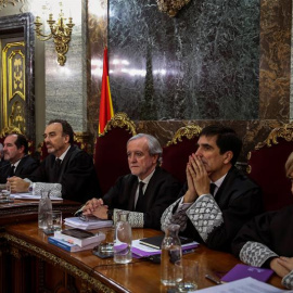 El presidente del tribunal y ponente de la sentencia, Manuel Marchena, junto a los magistrados, Andrés Palomo, Luciano Varela, Andrés Martínez Arrieta, y Juan Ramón Berdugo, Antonio del Moral  y Ana./EFE