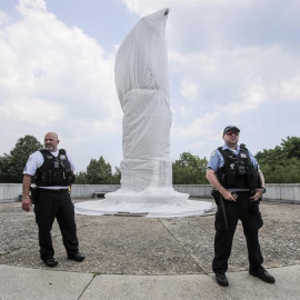 Vigilancia alrededor de la estatua de Cristóbal Colón en Chicago. - EFE (Archivo)