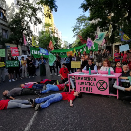 05/06/2019- El colectivo Extinction Rebellion corta la calle Ferraz para exigir "emergencia climática". / Paula Peñacoba