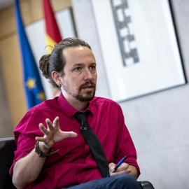 El vicepresidente segundo del Gobierno, Pablo Iglesias, durante su entrevista con 'Público'. DANI GAGO