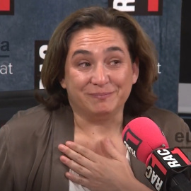 Ada Colau, emocionada en la entrevista en Rac1./ EP