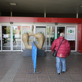 Una persona en la Estación de Chamartín en una imagen de archivo. / EUROPA PRESS