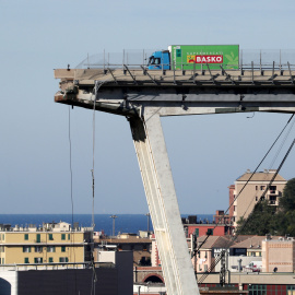 El puente Morandi, de Génova, en la autopista A10, tras su derrumbe. REUTERS/Stefano Rellandini