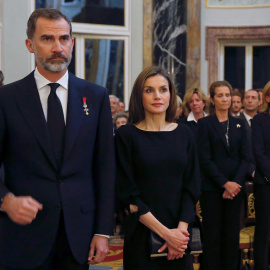 Imagen de archivo de los Reyes durante el funeral por la infanta Alicia de Borbón-Parma en la capilla del Palacio Real. EFE/Ballesteros