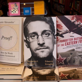 Una copia del libro de Edward Snowden en una librería de Cambridge, Massachusetts. - EFE