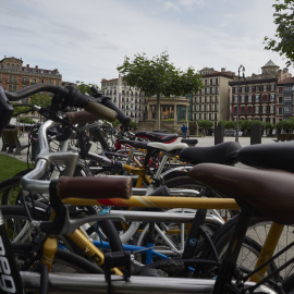 Bicicletas aparcadas durante el estado de alarma, cuando la micromovilidad se está convirtiendo en una solución sostenible en las grandes ciudades en la era pos-covid. Eduardo Sanz / Europa Press / Archivo