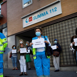 29/09/2020.- Médicos del Summa 112 de Madrid se concentran, este martes, ante uno de los centros médicos del Summa de Madrid para protestar por sus condiciones laborales en medio de la situación de pandemia provocada por el Covid 19. EFE/David Fernánd