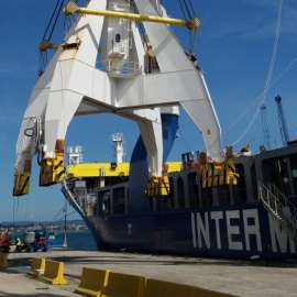 Labores de estiba en el Puerto de Santander