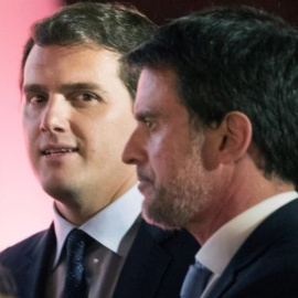 El presidente de Ciudadanos, Albert Rivera, y el exprimer ministro francés, Manuel Valls, en un acto en Barcelona. EFE