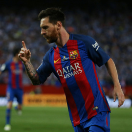 Leo Messi celebra su tanto ante el Alavés en la final de la Copa del Rey.- REUTERS