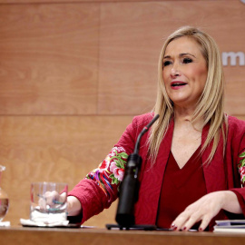 La presidenta de la Comunidad de Madrid, Cristina Cifuentes, en una rueda de prensa tras el Consejo de Gobierno. Archivo EFE