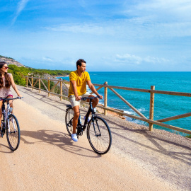 Con 31 rutas para todos los niveles y 19 caminos para la bicicleta de montaña, Castellón es la tierra donde se funden turismo y ciclismo.