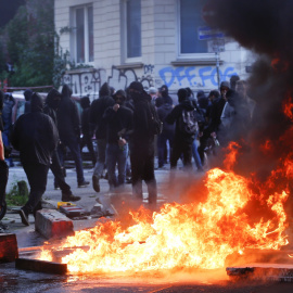 Barricadas arden ante manifestantes en Hamburgo. /REUTERS