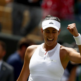 La española Garbiñe Muguruza celebra su clasificación para los cuartos de final de Wimbledon. /EFE