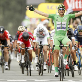 El ciclista alemán Marcel Kittel, del equipo Quick Step Floors, celebra su victoria de la décima etapa del Tour de Francia. /EFE