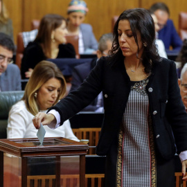 Marta Bosquet, de Ciudadanos, que ha sido elegida presidenta del Parlamento de Andalucía, durante su votación para elegir los miembros de la Mesa. EFE/Julio Muñoz