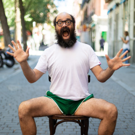 Ignatius Farray y su famoso grito sordo en mitad de Malasaña. CHRISTIAN GONZÁLEZ