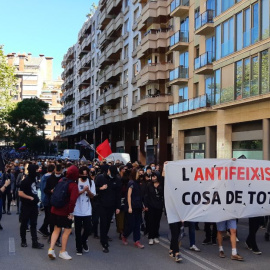 Capçalera de la manifestació antifeixista que ha recorregut el barri de Sarrià-Sant Gervasi per arribar a la seu de Vox. @CUPBarcelona