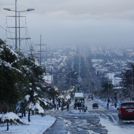 Vista general de un sector de la ciudad de Santiago de Chile tras las nevadas.EFE/Elvis González