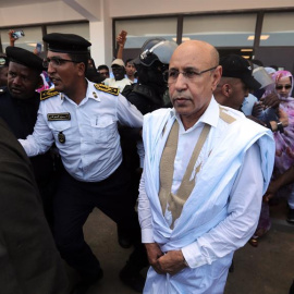 Ahmed Ghazouan durante la jornada electoral de Mauritania. EFE/EPA/MOHAMED MESSARA