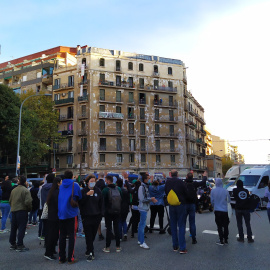 Protesta davant del bloc desnonat. PAH